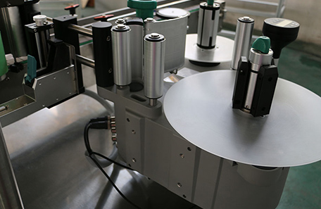 立式果汁/果醬貼標機