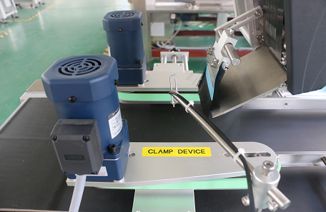 紙箱側(cè)面打印貼標(biāo)